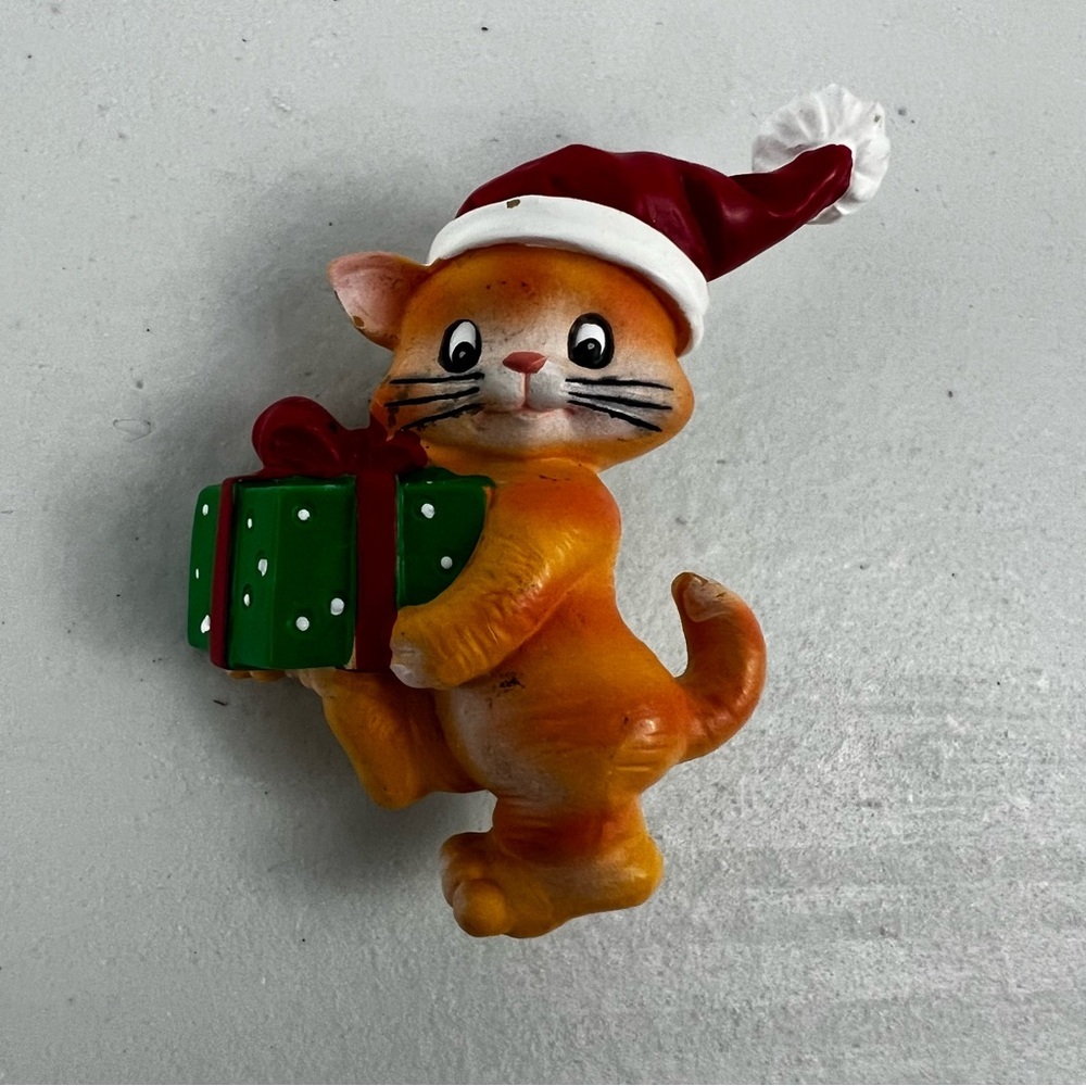 Vintage Christmas Kitty Brooch